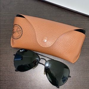 RAY BANS black aviator style
